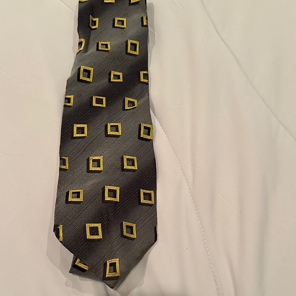 Sophisticated Black and Gold Patterned Tie